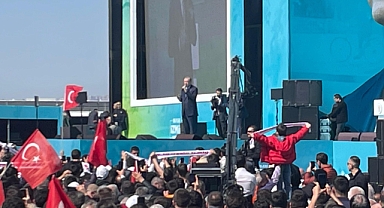 Erdoğan'dan mitingde mesaj seli: İzmir'deki engelleri birer birer kaldıracağız!
