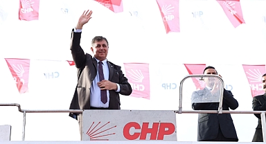 Tugay’dan ‘belediye binası’ açıklaması: Aynı yerine yapılmalı!