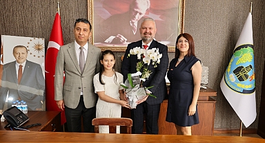 Başkan Aybüke'den yaşıtlarına Menemen Oyun Köyü çağrısı