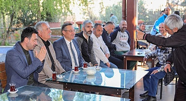Başkan Önal, bayramın ilk gününde ilçe sakinleriyle buluştu