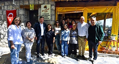 Başkan Tugay Karaburun'un köylerini ziyaret etti