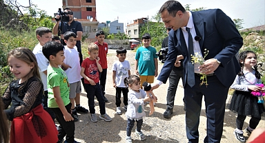 Bornova'da miniklere oyuncak sürprizi 