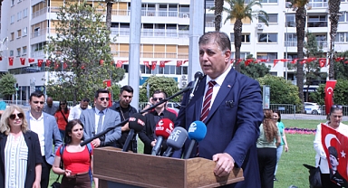 CHP İzmir 23 Nisan'ı kutladı… Tugay 'işçi çocukları' vurguladı!