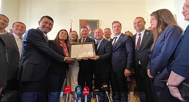 İzmir Büyükşehir'de Cemil Tugay dönemi başladı!