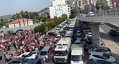 Bayraklı'da sular durulmuyor… İşçilerden çöp kamyonlu eylem!