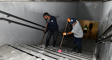 Çiğli'de temizlik seferberliği sürüyor