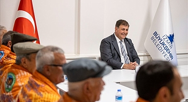 Yörüklerden Başkan Tugay'a renkli ziyaret