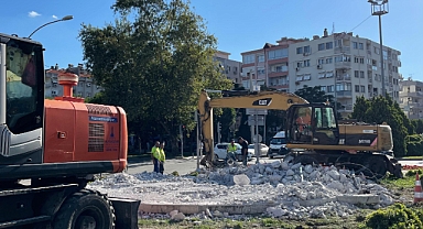 Karşıyaka'daki anıt artık yok... Büyükşehir'den açıklama!