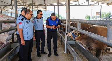 Karşıyaka'nın kurban pazarında hazırlıklar tamam