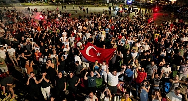 Milli Takım İzmirlileri sevince boğdu