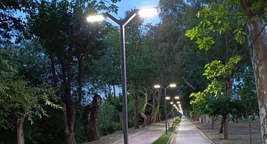 Selçuk'ta zarar gören aydınlatma direkleri yenilendi