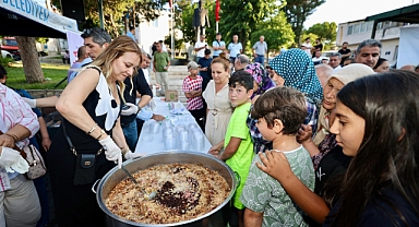 Aşure bereketi Konak'ta paylaşıldı!