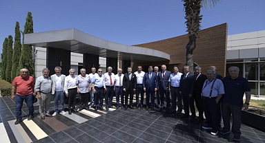 Başkan Tugay'dan iş insanlarına destek!