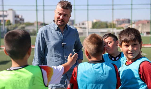 Geleceğin futbol yıldızlarına Başkan Duman'dan ziyaret