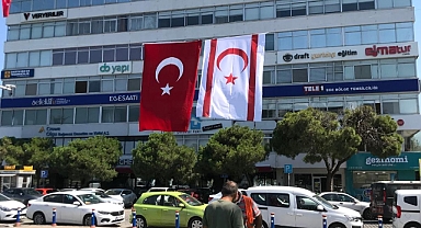 KKTC bayrakları İzmir'in dört bir yanında!