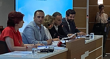 Bornova'da gündem yardım... Karaburun'a araç hibesi!