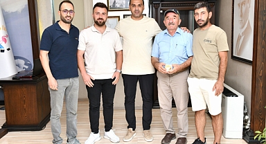 Çiğli Belediyesi işçilerinden örnek davranış... Buldukları altını sahibine ulaştırdı