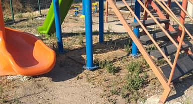 Foça'da bakımsız oyun parkları... Tehlike saçıyor!