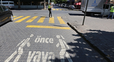 Selçuk'ta önce yaya uygulaması!