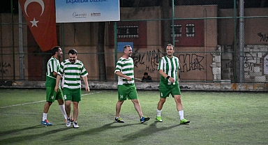 Başkan Eşki forma giydi... Gençlerle sahada buluştu!