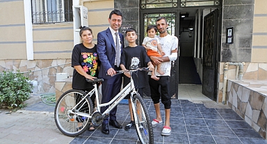 Başkan Önal'dan afetzede Arda'ya sürpriz!