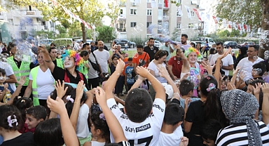 Bayraklı'da çocuklar şenlikte buluştu