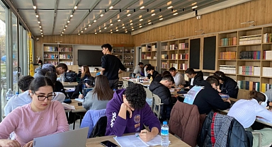 Bayraklı kütüphaneleri gençlerin hayallerine kapı açtı