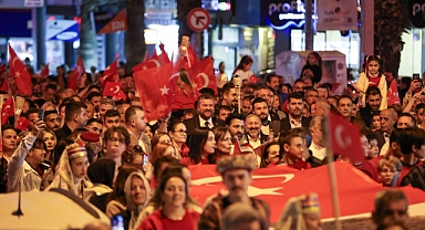 Buca'da Cumhuriyet coşkusu meydanlara sığmadı