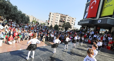 Bucalı minikler Cumhuriyet'in 101. yılını coşkuyla kutladı
