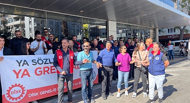 Karşıyaka'da grev... Memurlardan ve işçilerden protesto!