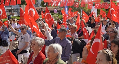 Menderes'te 7'den 70'e Cumhuriyet sevinci