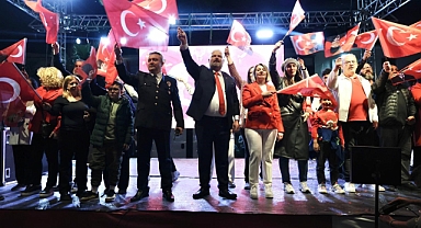 Menemen'de binler Cumhuriyet aşkıyla yürüdü