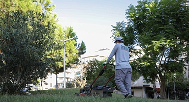 Narlıdere'nin parklarında temizlik seferberliği!