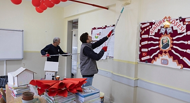 Balçova'da okullara boyama desteği