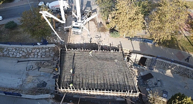 Bayraklı'da yol ve köprü yenileme çalışmaları sürüyor