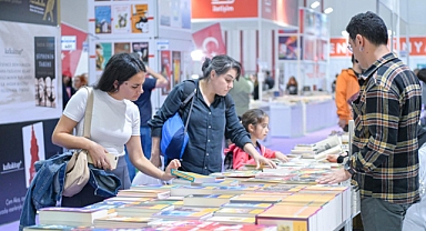 İZKİTAP hafta sonunda on binleri ağırladı