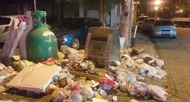 Karşıyaka'da çöp dağları… Vatandaş tepkili!