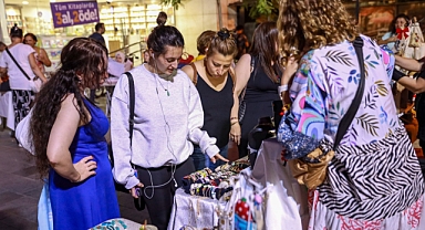 Karşıyaka'da 'Gece Pazarı' ile kadınların el emeği kazanca dönüştü