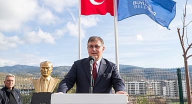 Başkan Tugay'dan 2025 vurgusu... Menemen Gençlik Kütüphanesi açıldı