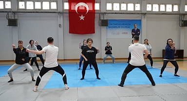 Bornova'da kadına karşı şiddetle mücadeleye destek