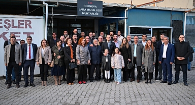 Bornova'da muhtarlardan Başkan Eşki'ye teşekkür plaketi
