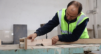 Güzelbahçe mobilya üretimine devam ediyor