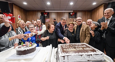 Huzurevinde yeni yıla merhaba buluşması