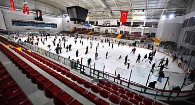 İzmir'in buz pisti doldu taştı... Başkan Tugay 'zam yok' dedi