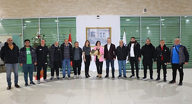 Karabağlardaki amatör spor kulüplerinden Başkan Kınay'a teşekkür ziyareti