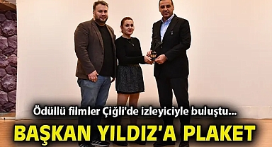 Ödüllü filmler Çiğli'de izleyiciyle buluştu... Başkan Yıldız'a plaket
