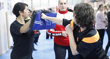 Seferihisar'da kadına şiddete karşı adım... Savunma sanatları kursuna yoğun ilgi