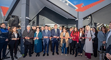 Smyrna Gastro Pub açıldı... Tugay'dan Önal'a 'fiyatları uygun tutun' çağrısı!