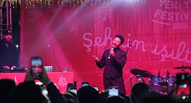 Yeni Yıl Festivali'nde Mansur Ark rüzgârı