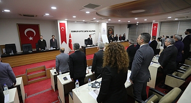 Bayraklı'da gergin meclis! '3-5 oy almak için…'